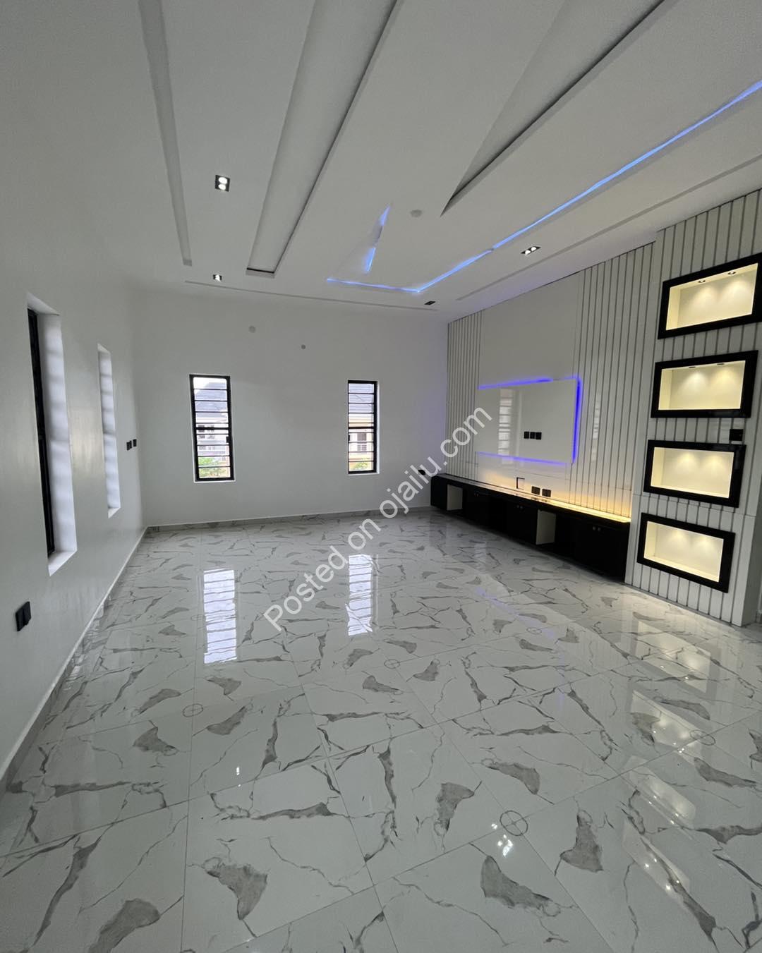 6-Bedroom Smart Duplex with Pool in Diamond City Estate