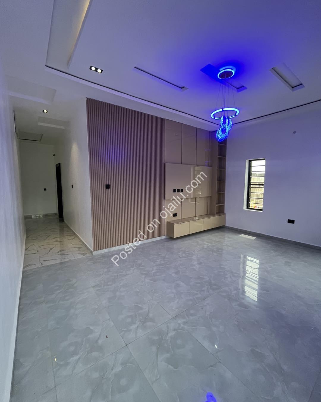 6-Bedroom Smart Duplex with Pool in Diamond City Estate