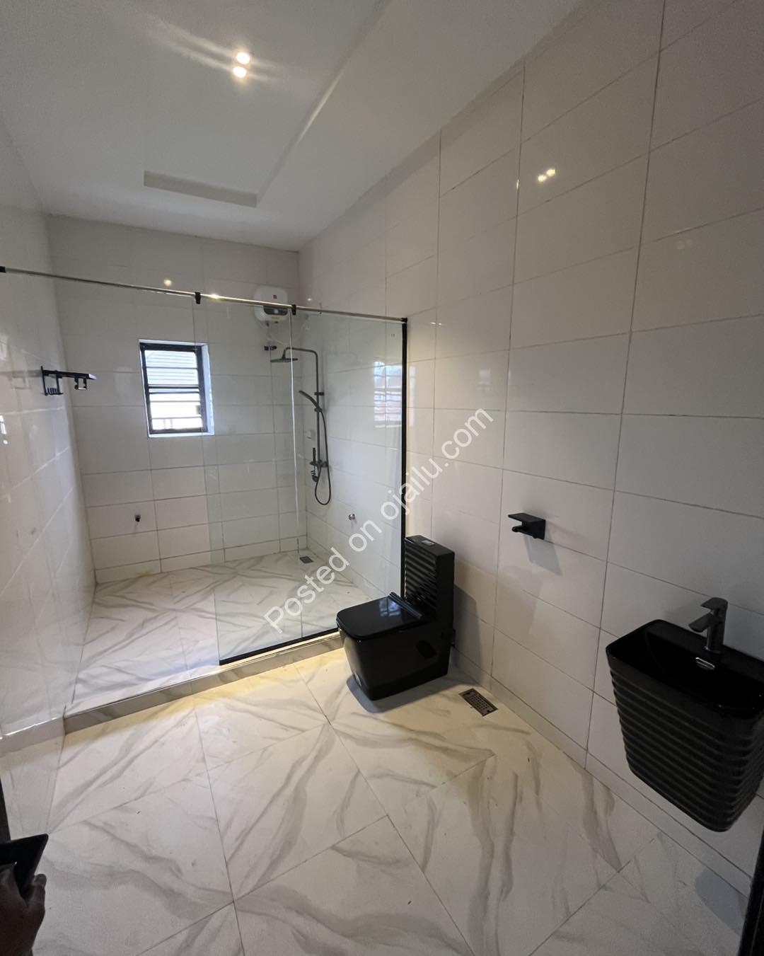 6-Bedroom Smart Duplex with Pool in Diamond City Estate