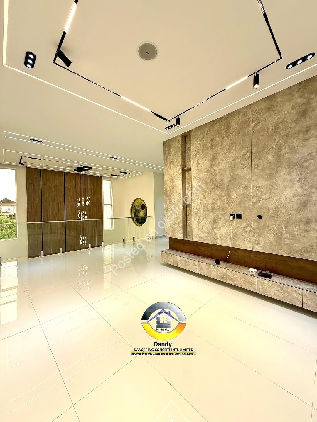 Smart 5-Bedroom Chevron Lekki Duplex with Cinema & Pool