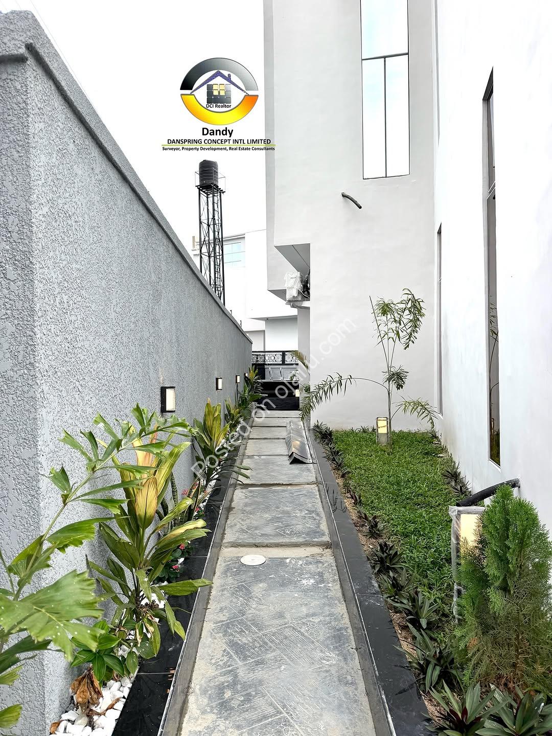 Smart 5-Bedroom Chevron Lekki Duplex with Cinema & Pool