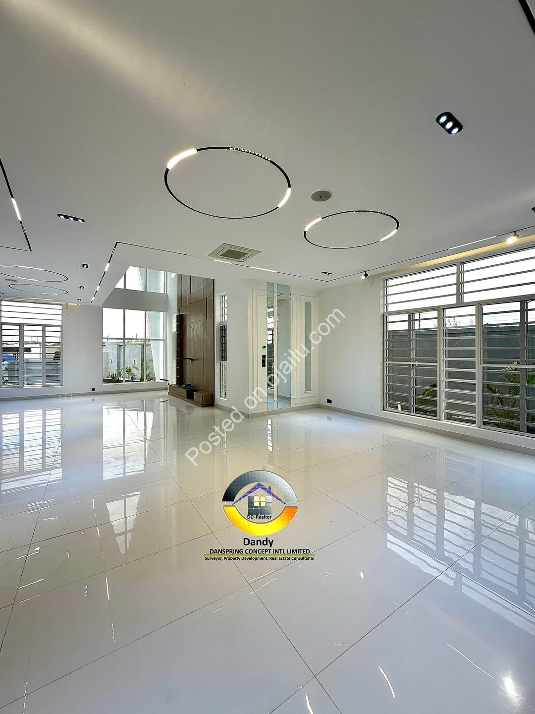 Smart 5-Bedroom Chevron Lekki Duplex with Cinema & Pool