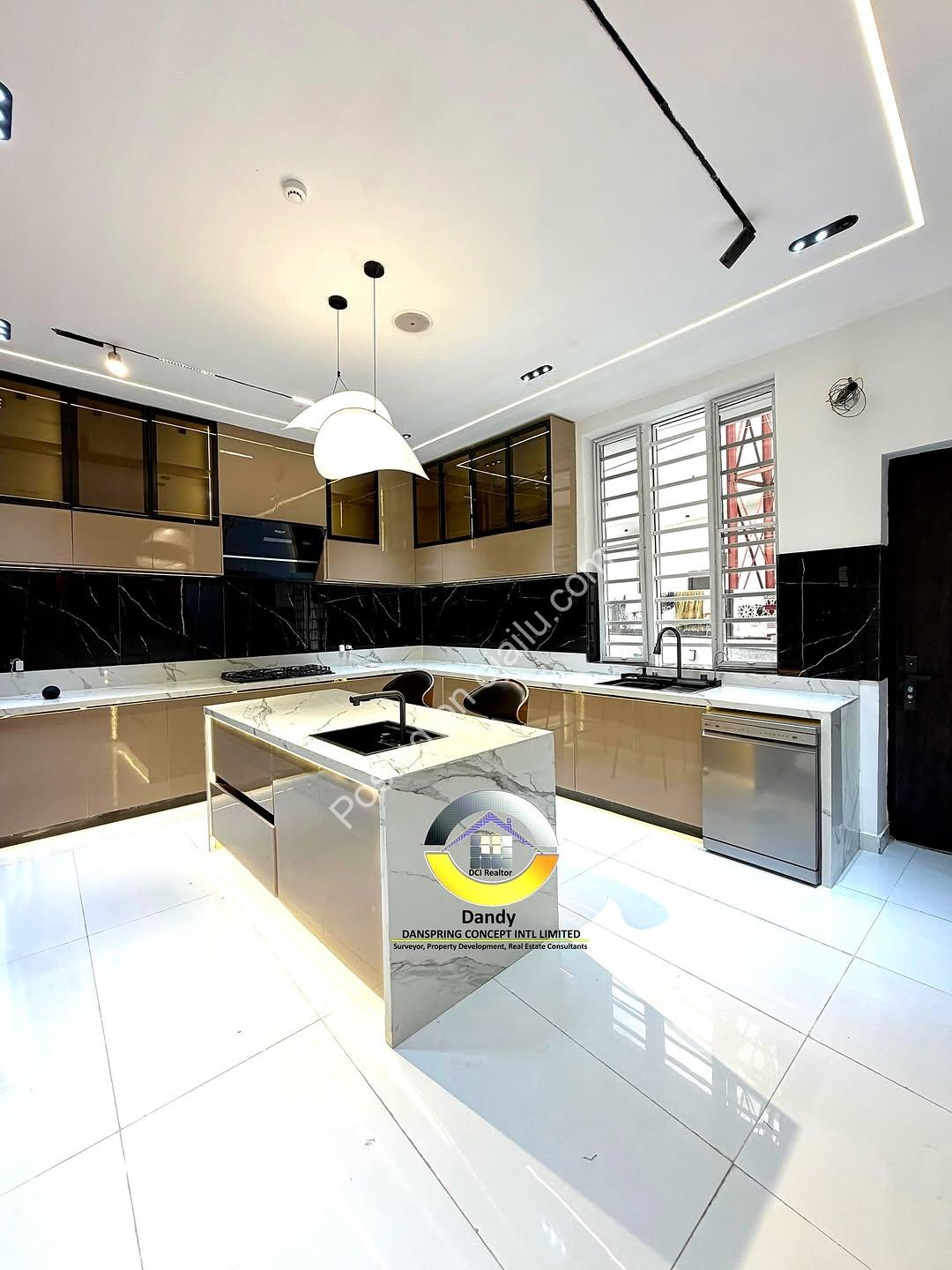 Smart 5-Bedroom Chevron Lekki Duplex with Cinema & Pool