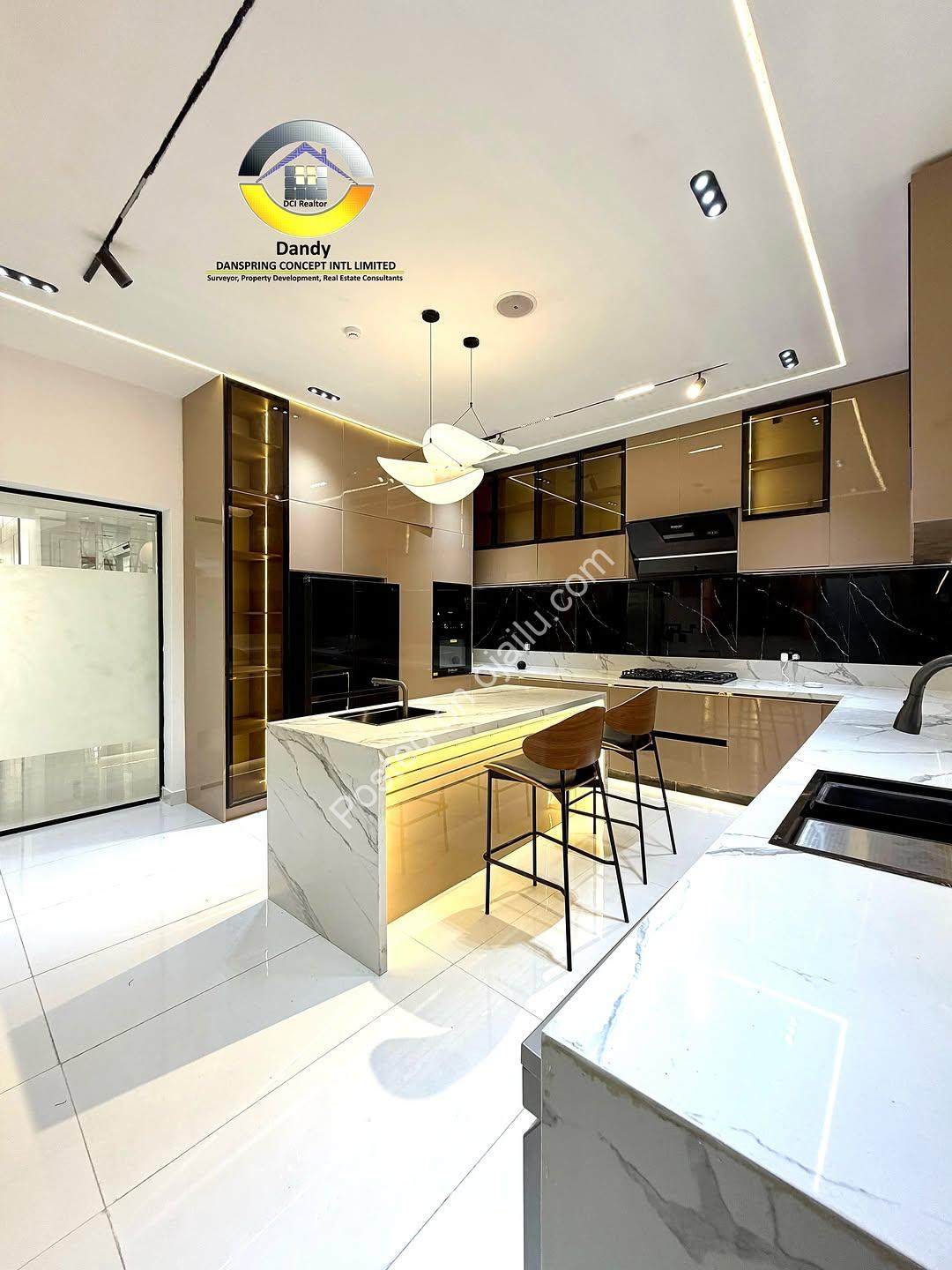 Smart 5-Bedroom Chevron Lekki Duplex with Cinema & Pool