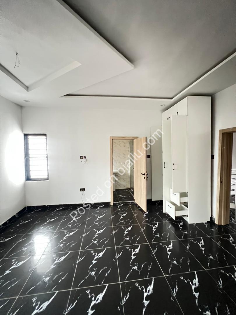 Spacious 3-Bed Terrace + 2 BQs in Serviced Orchid Estate