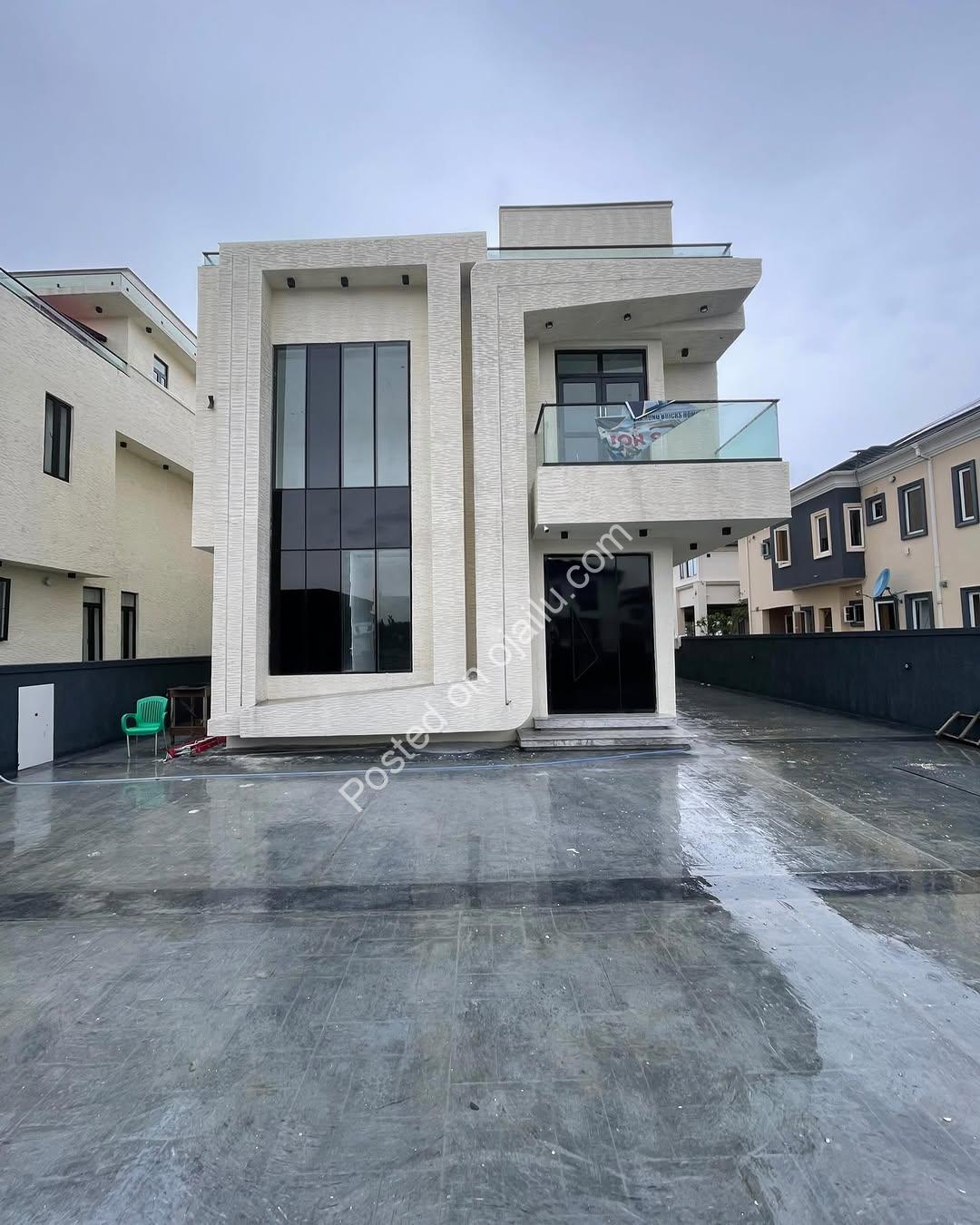 Cinematic 5BR Lekki Duplex with Rooftop Terrace & Pool