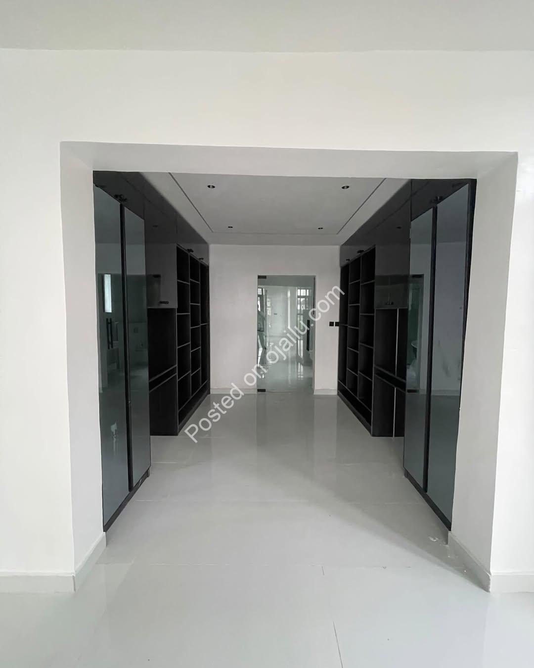 Cinematic 5BR Lekki Duplex with Rooftop Terrace & Pool