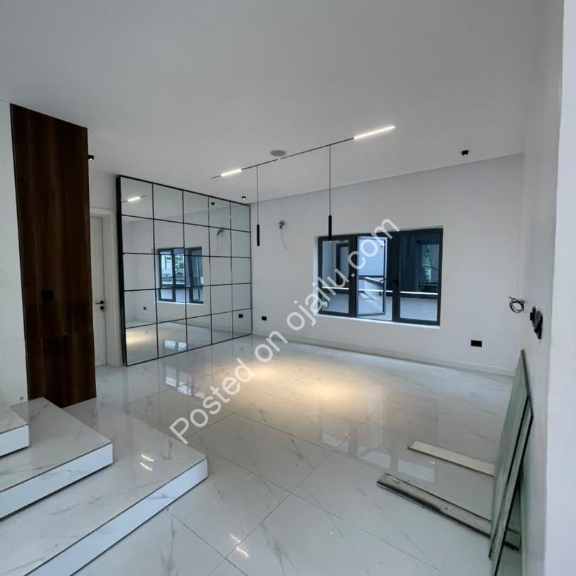 Stunning 5-Bed Fully Detached Duplex in Orchid Lekki