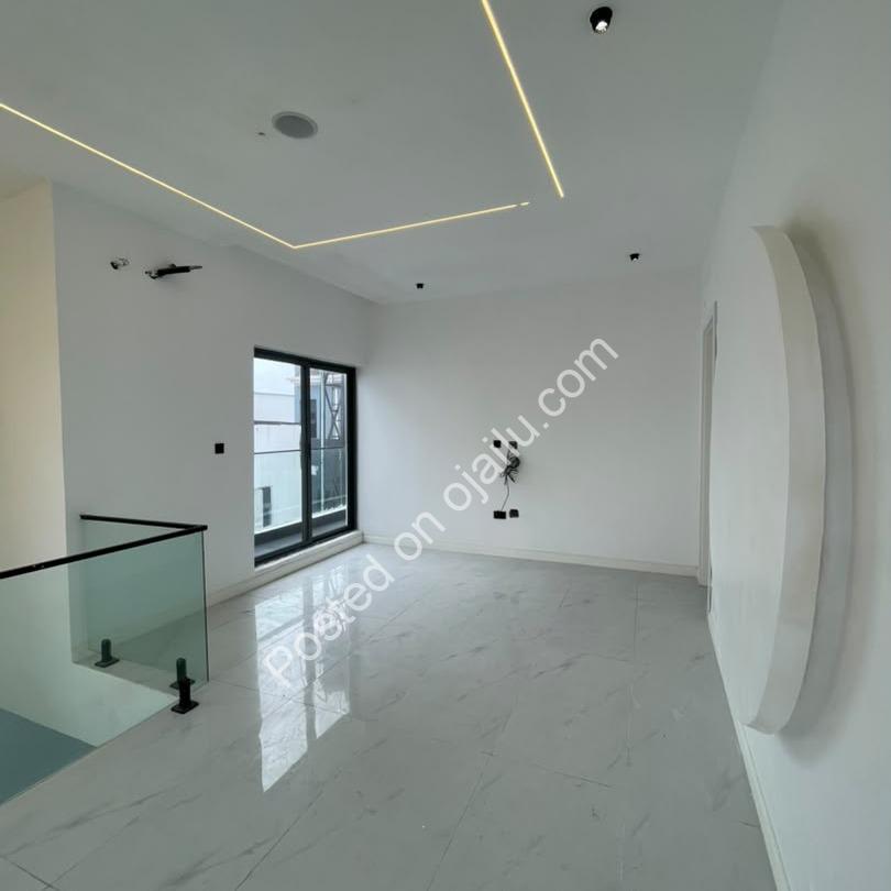 Stunning 5-Bed Fully Detached Duplex in Orchid Lekki