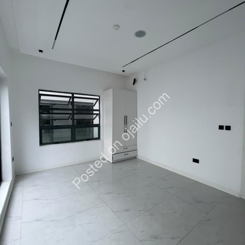 Stunning 5-Bed Fully Detached Duplex in Orchid Lekki
