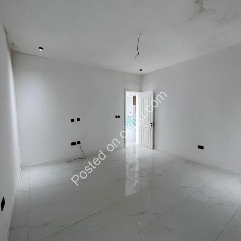 Stunning 5-Bed Fully Detached Duplex in Orchid Lekki