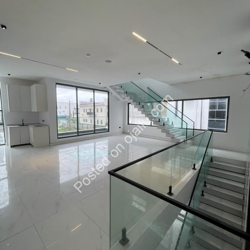 Stunning 5-Bed Fully Detached Duplex in Orchid Lekki