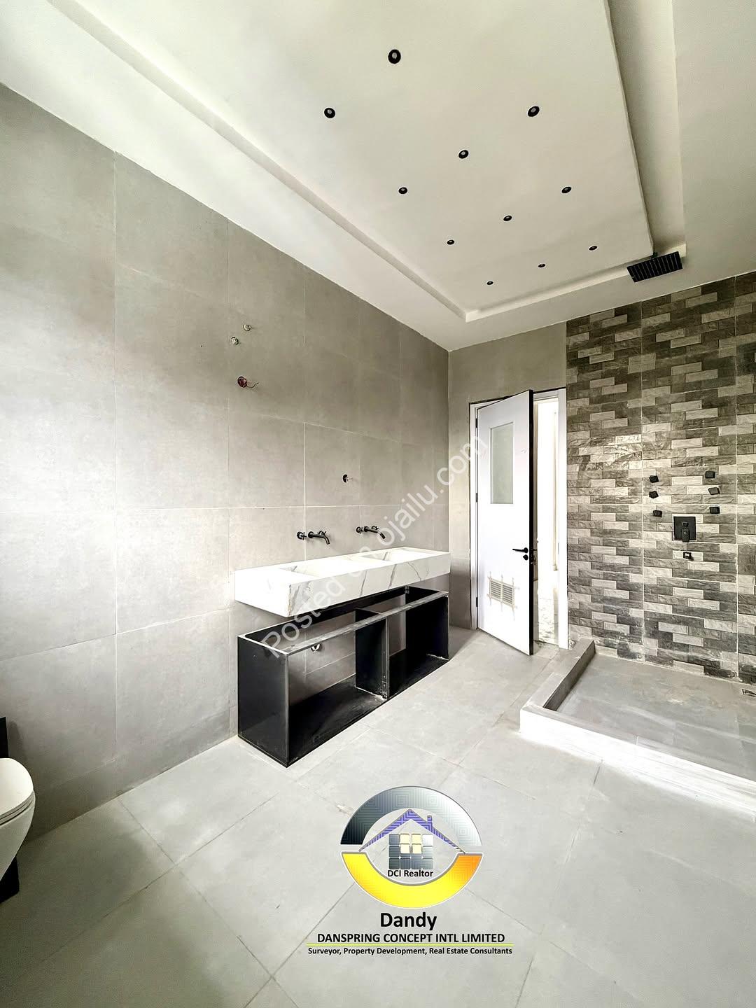 5-Bed Lekki Marvel: Cinema, Pool & Rooftop Views
