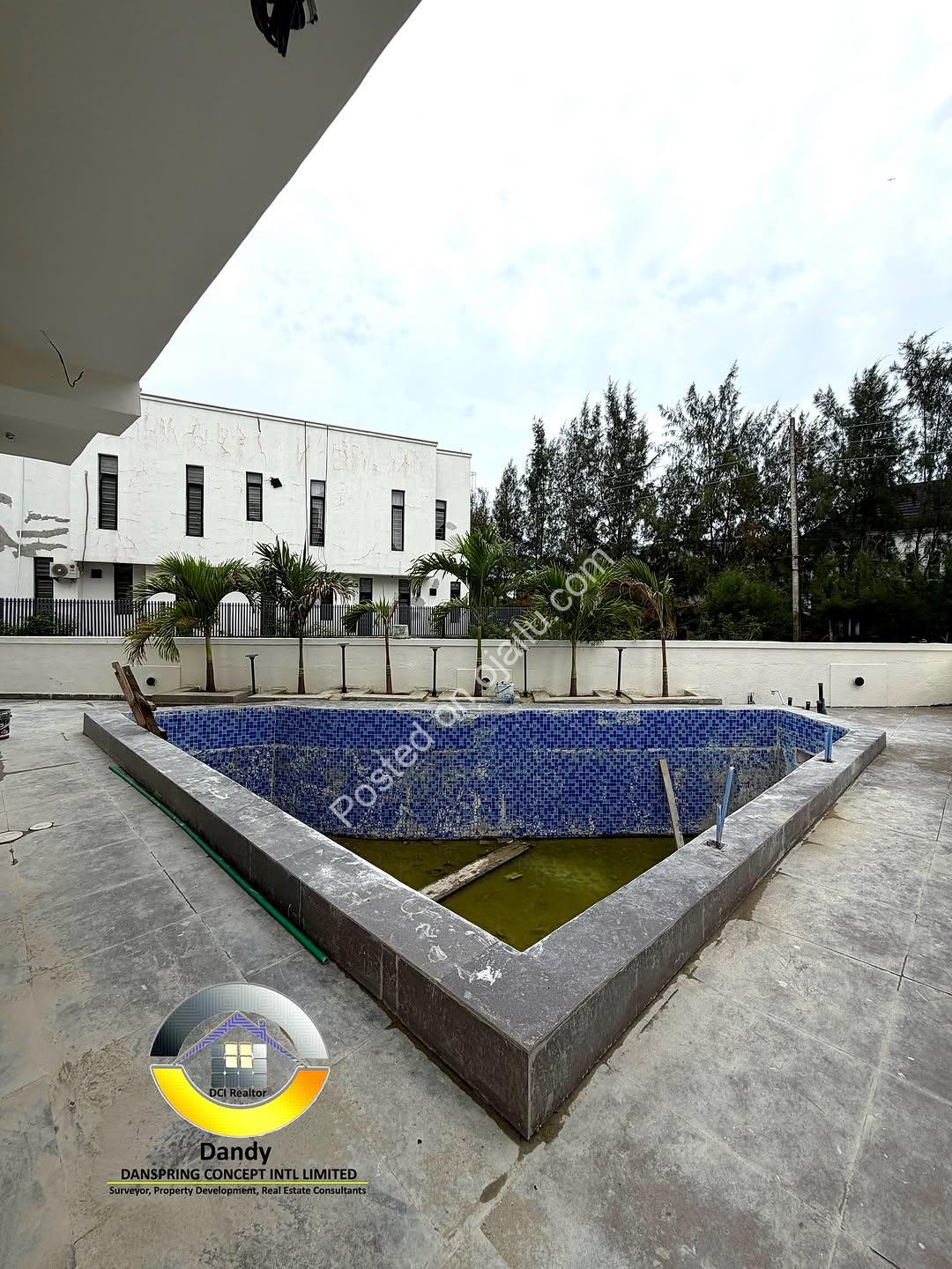 5-Bed Lekki Marvel: Cinema, Pool & Rooftop Views