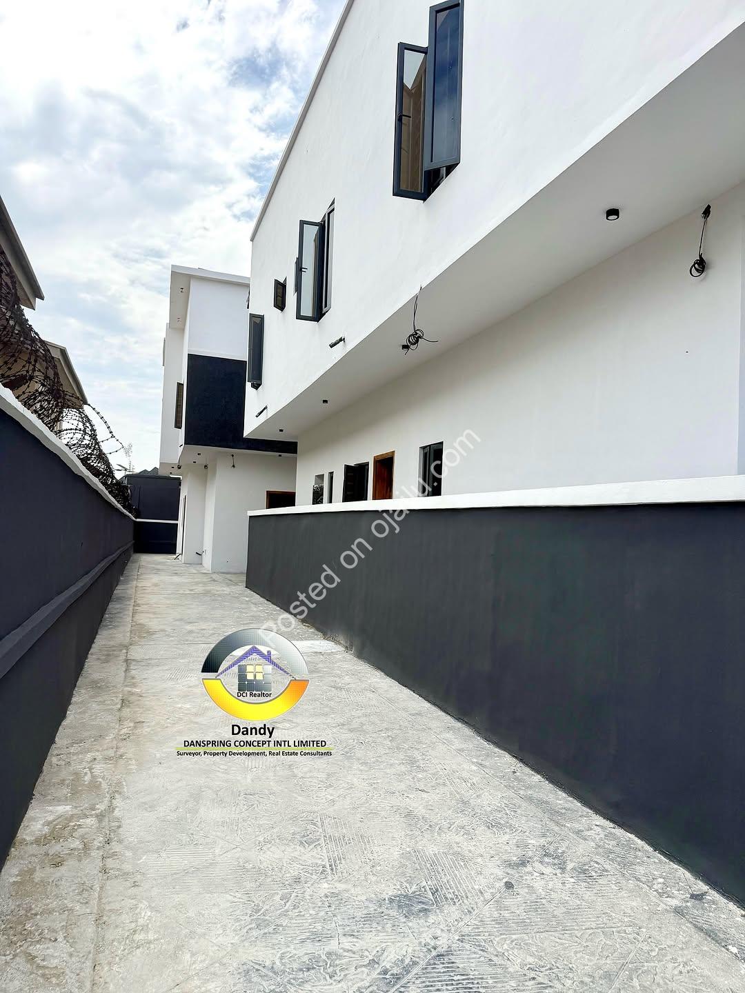 Smart 4-Bed Ensuite Duplex with BQ in Chevron Lekki