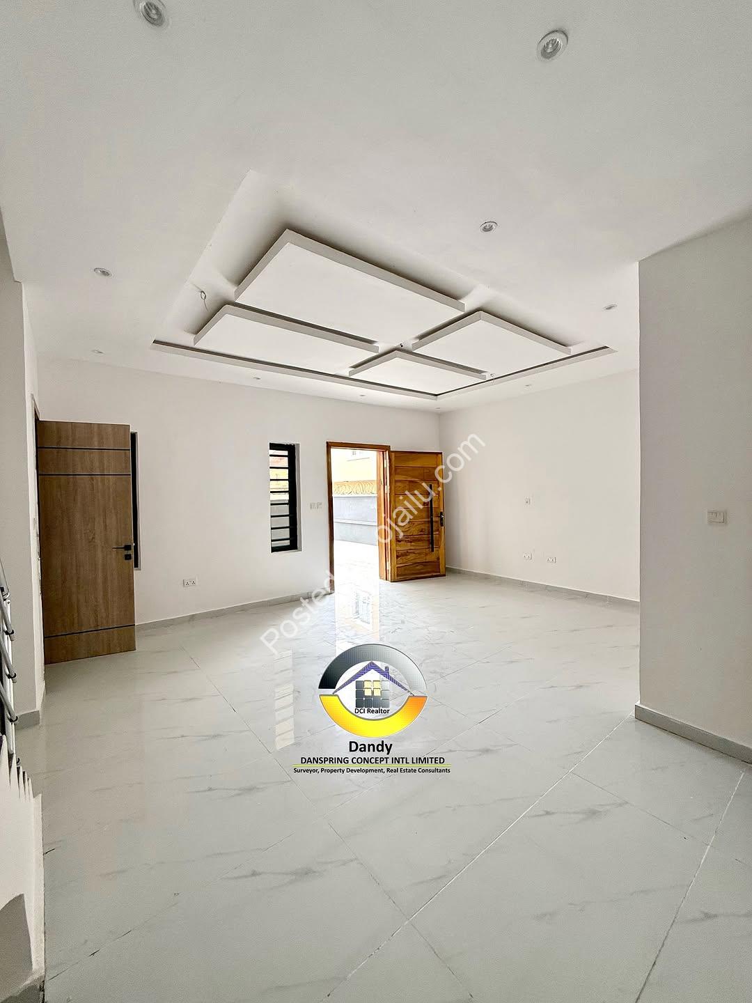 Smart 4-Bed Ensuite Duplex with BQ in Chevron Lekki