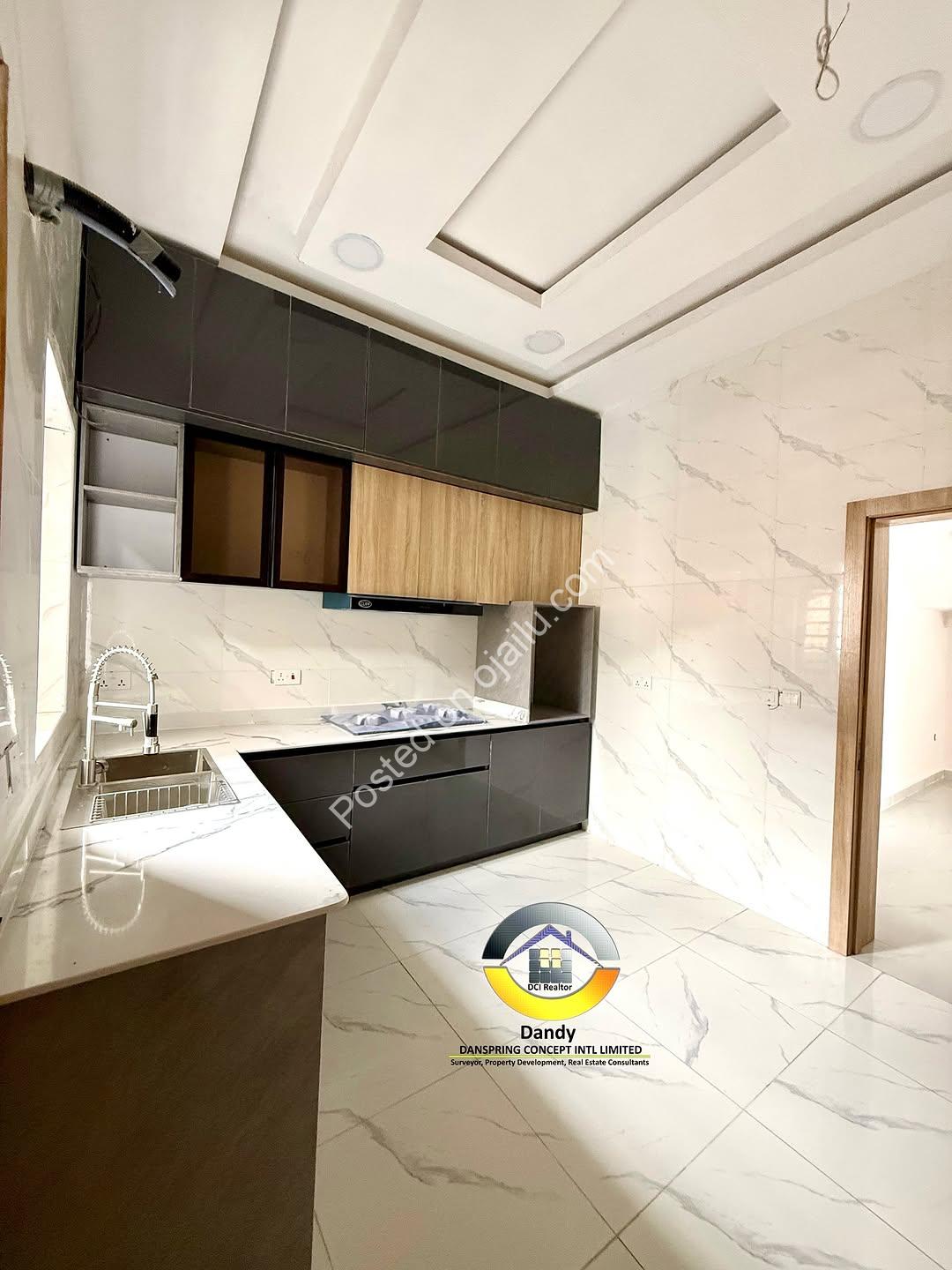 Smart 4-Bed Ensuite Duplex with BQ in Chevron Lekki