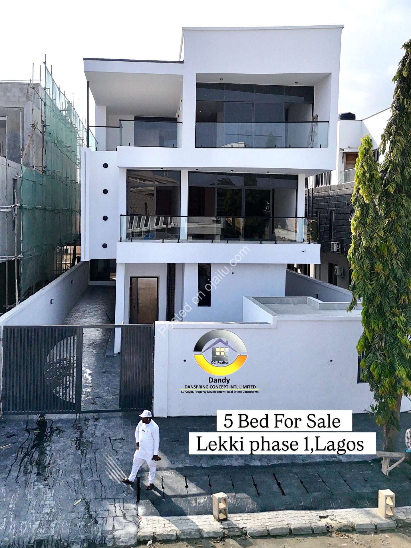 Pool-View Living Room in Lekki’s 5-Bedroom Dream Home