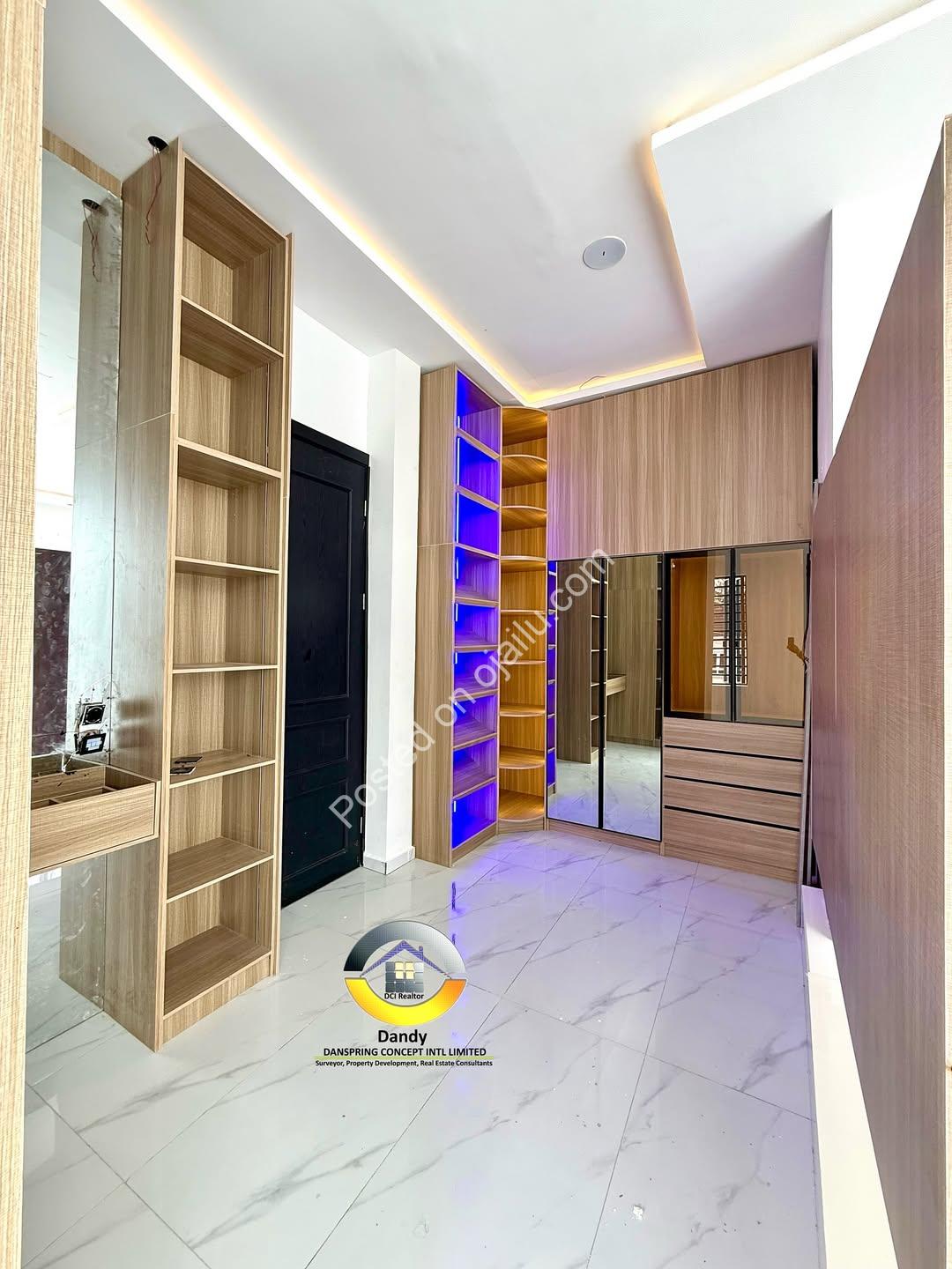Smart 5-Bed Lekki Duplex with Pool & Gazebo