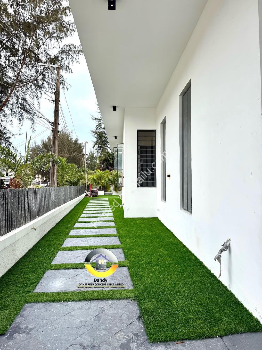 Smart 5-Bed Lekki Duplex with Pool & Gazebo