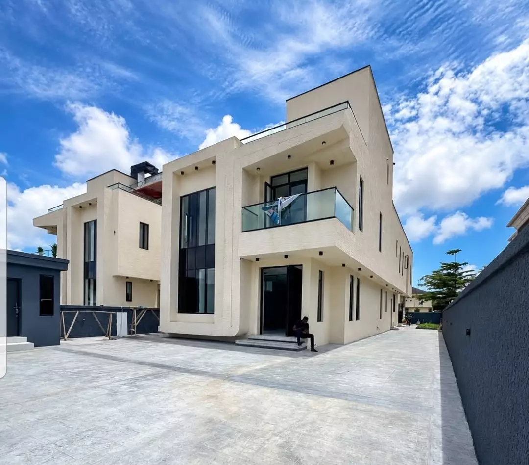 5-Bedroom Smart Duplex with Cinema & Pool in Ajah