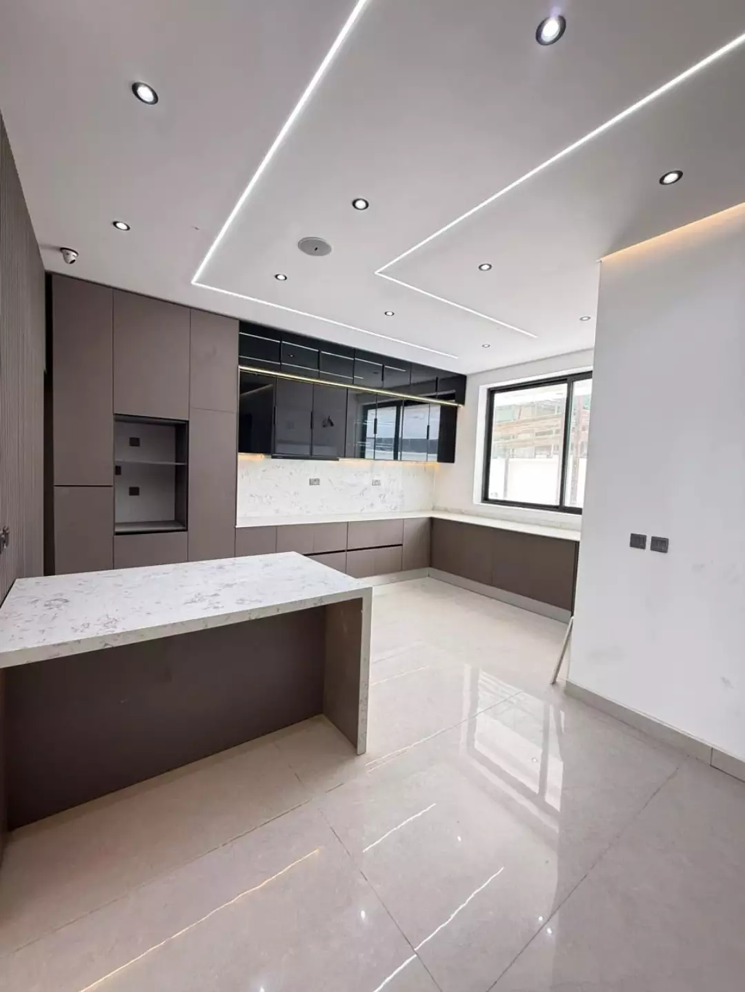 6-Bedroom Smart Villa with Cinema & Elevator in Lekki