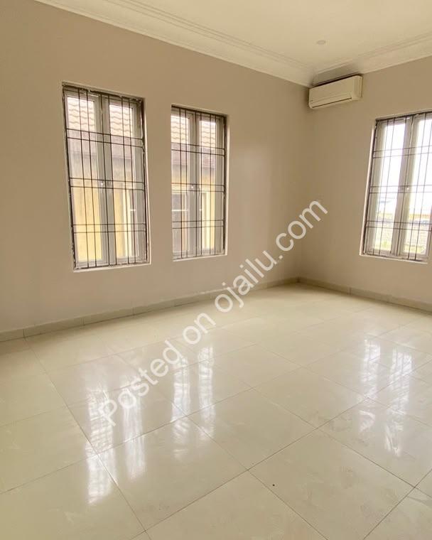 Uncompromising 6-Bed Oniru Home with BQ & 50KVA Backup