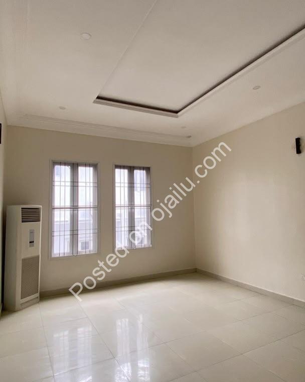 Uncompromising 6-Bed Oniru Home with BQ & 50KVA Backup