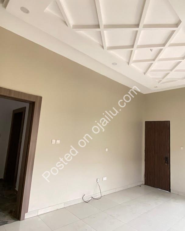 Uncompromising 6-Bed Oniru Home with BQ & 50KVA Backup