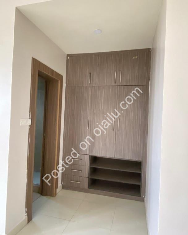 Uncompromising 6-Bed Oniru Home with BQ & 50KVA Backup