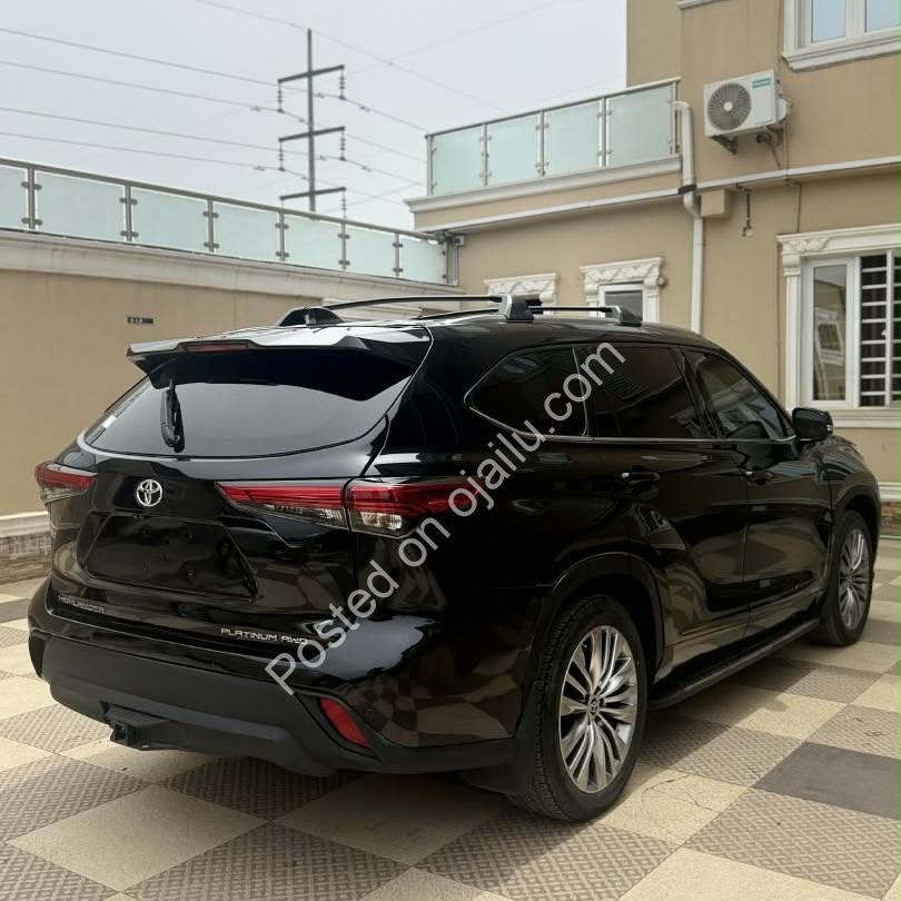 2021 Toyota Highlander Platinum AWD – Blacked-Out Luxury, Priced to Move
