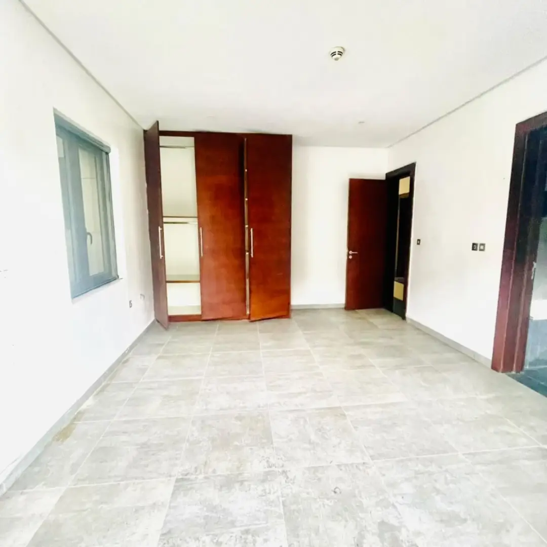Serviced 3-Bed Ensuite + BQ in Prime Lekki Phase 1