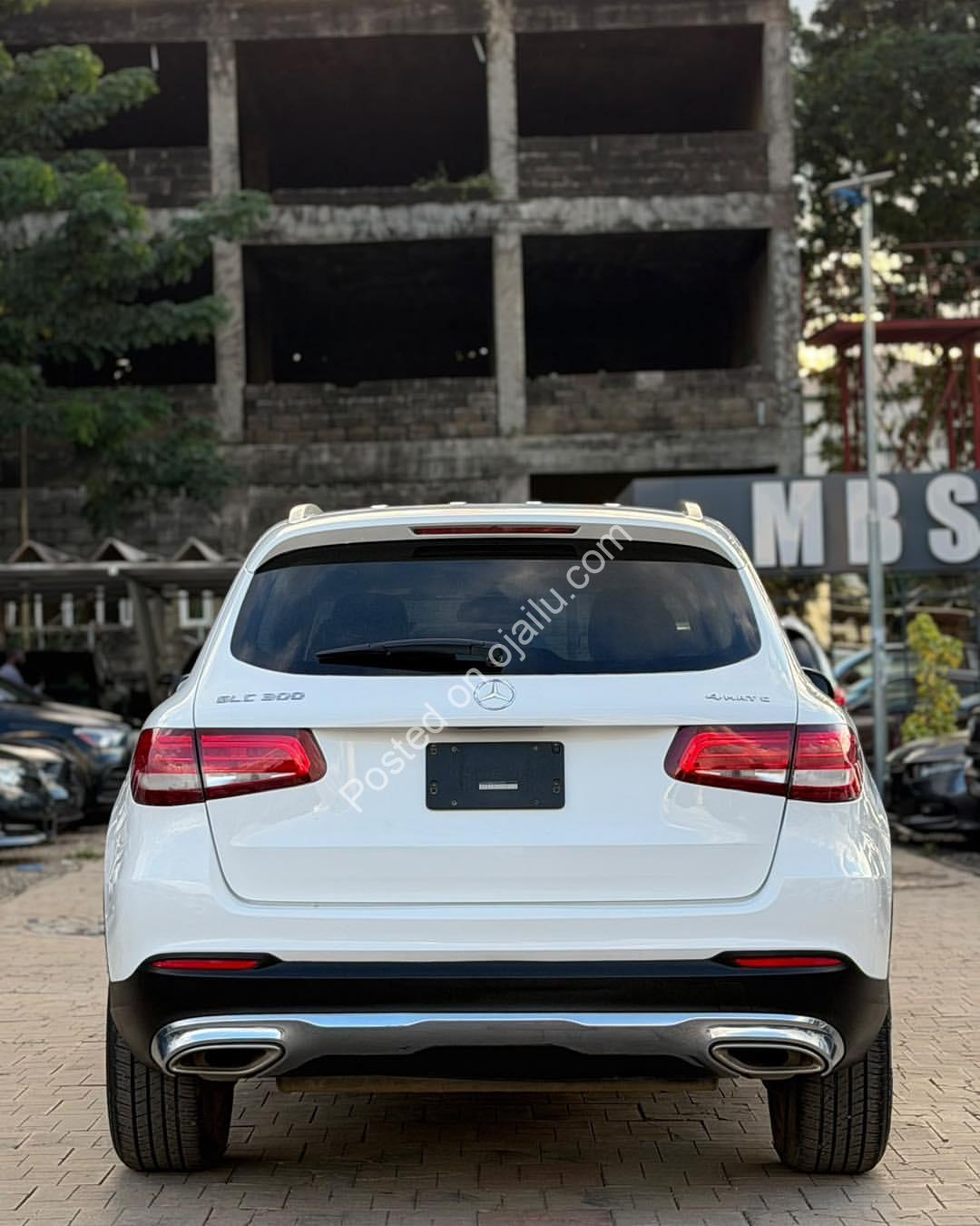 2017 Mercedes GLC-300: Panoramic Roof, Keyless, Pristine!