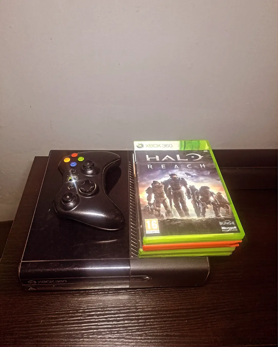 Ultimate Xbox 360 E Bundle: Kinect, Pad & 4 Epic Games