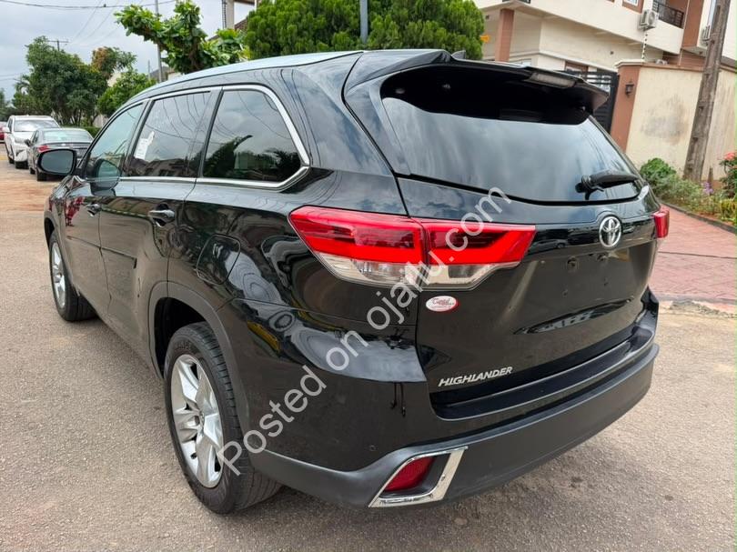 2017 Toyota Highlander Limited – Black on Tan, Pristine!