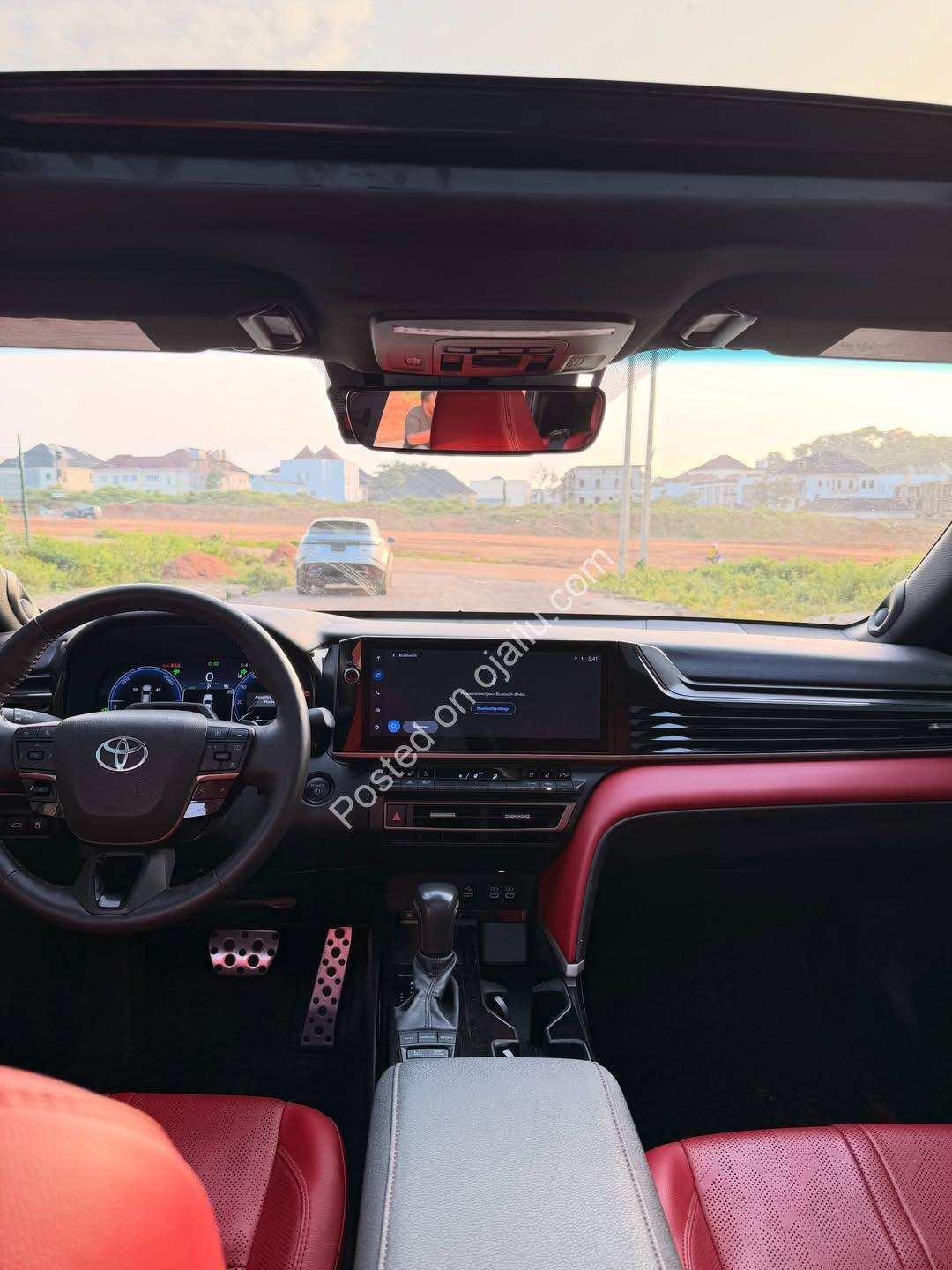 2025 Toyota Camry XSE Hybrid: Luxury Meets Efficiency