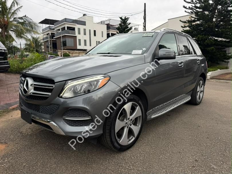 2017 Mercedes GLE350 – Loaded Pano Roof & 360 Camera