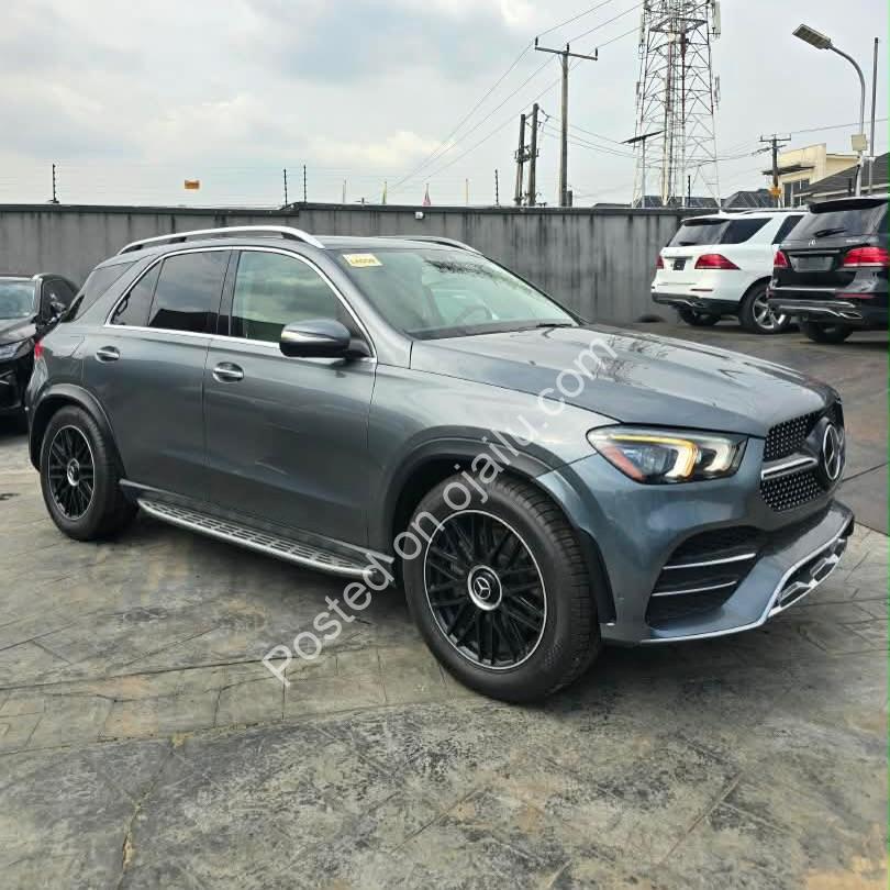 2020 Mercedes-Benz GLE450 4MATIC AMG – Stunning Gray on Cream