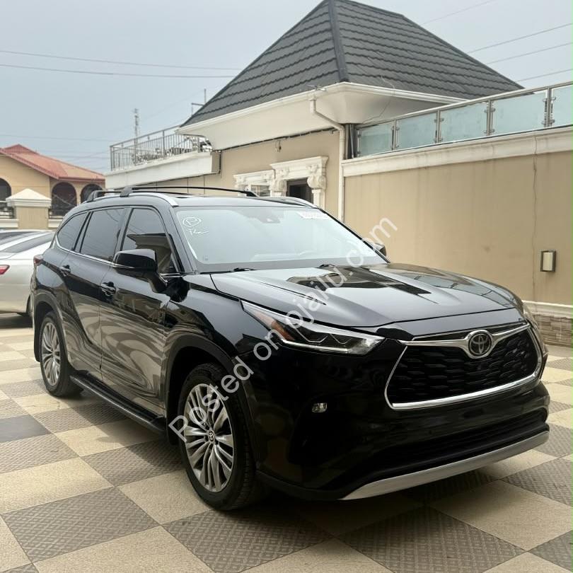 2021 Toyota Highlander Platinum AWD – Blacked-Out Luxury, Priced to Move