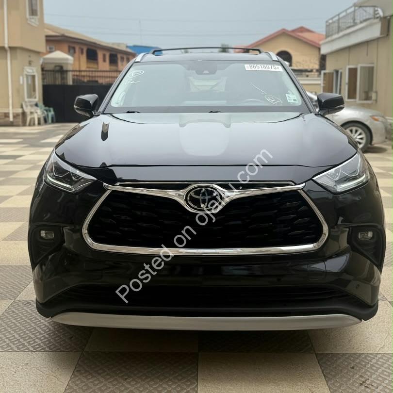 2021 Toyota Highlander Platinum AWD – Blacked-Out Luxury, Priced to Move