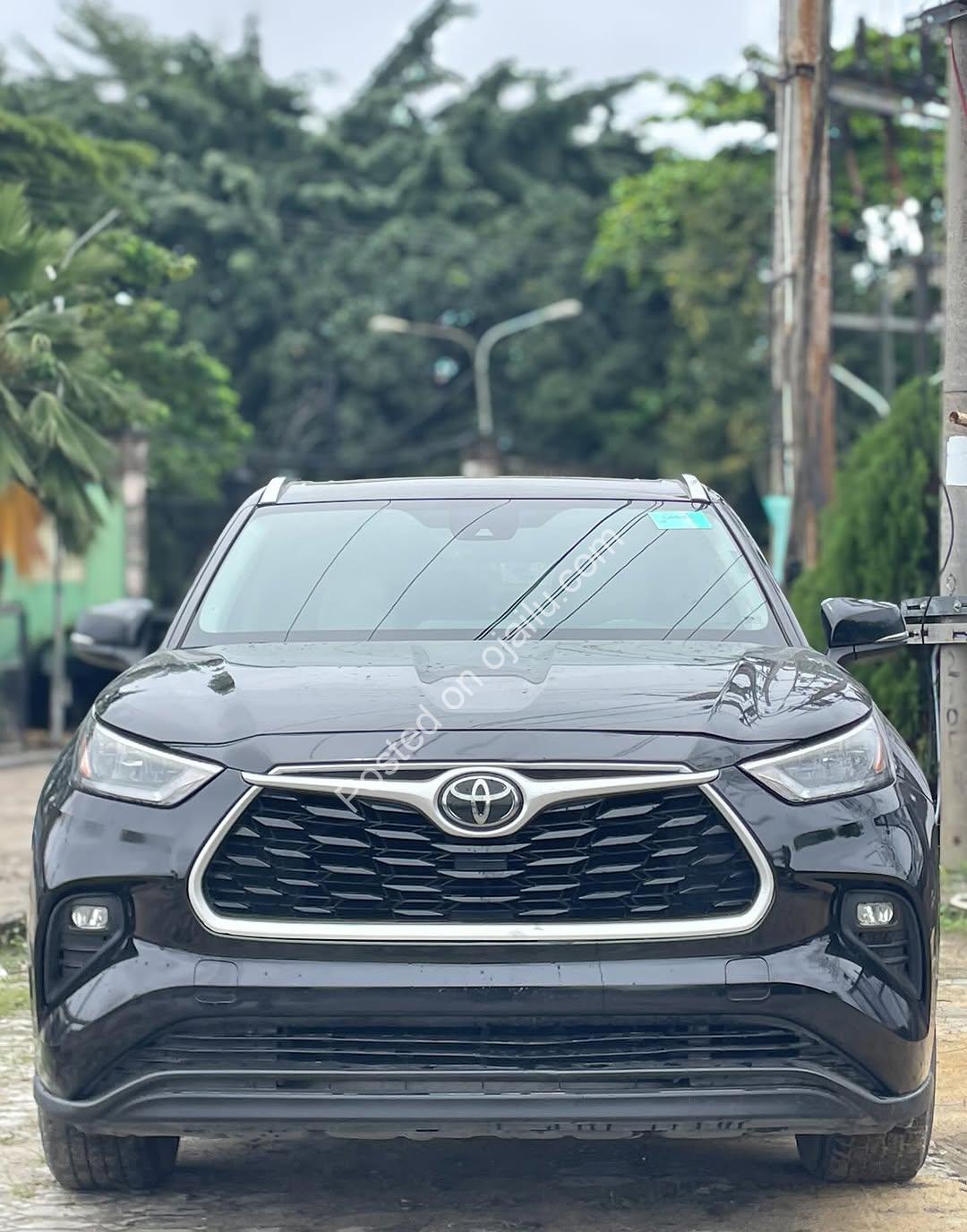 2021 Toyota Highlander XLE – Foreign Used, Push Start & Reverse Cam!