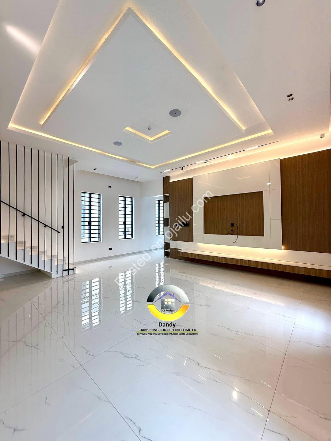 Smart 5-Bed Lekki Duplex with Pool & Gazebo