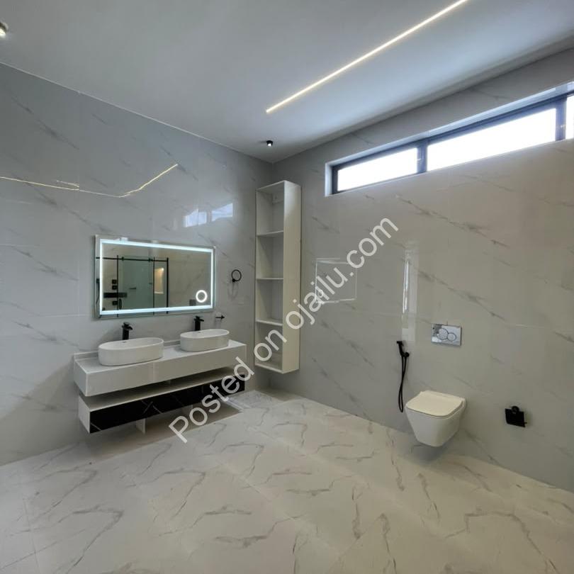 Stunning 5-Bed Fully Detached Duplex in Orchid Lekki