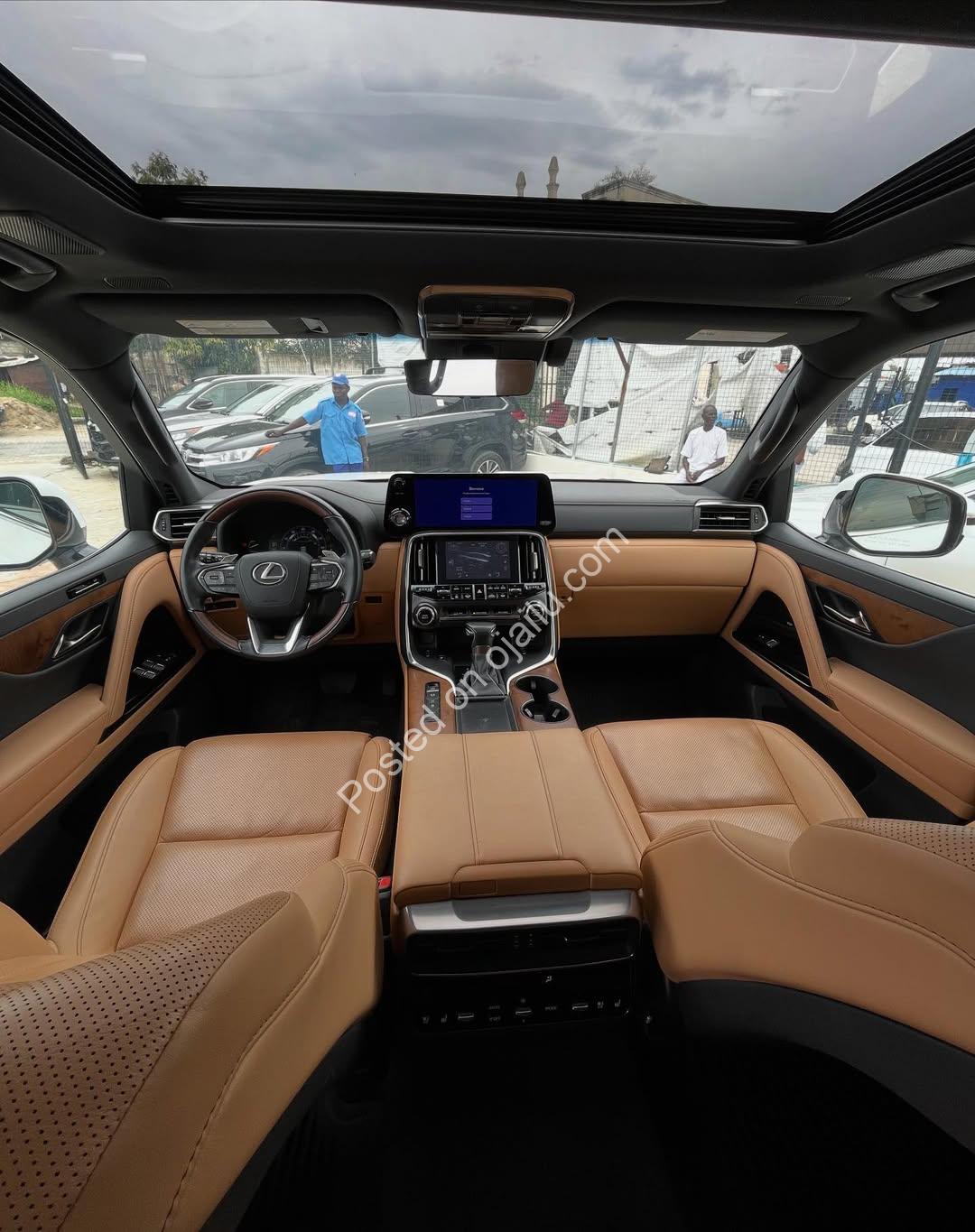 2022 Lexus LX600: Ultimate Luxury SUV with HUD & Wireless Charging