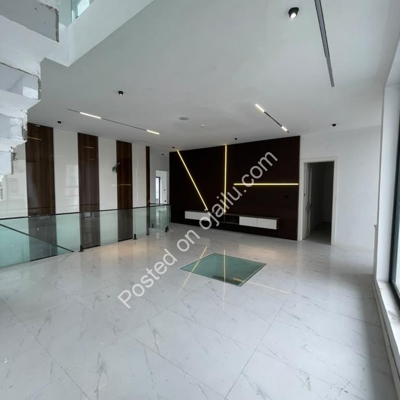 Stunning 5-Bed Fully Detached Duplex in Orchid Lekki
