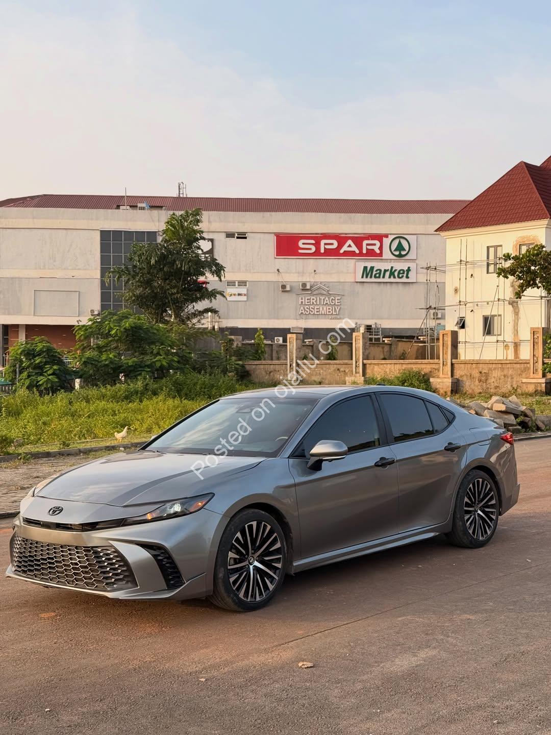 2025 Toyota Camry XSE Hybrid: Luxury Meets Efficiency