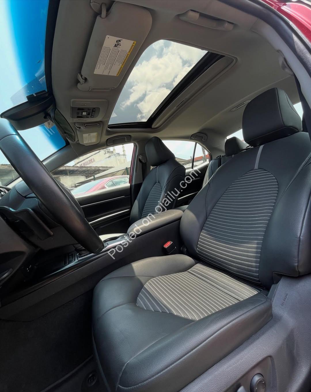 Foreign Used 2019 Toyota Camry SE – Sunroof & Reverse Camera!