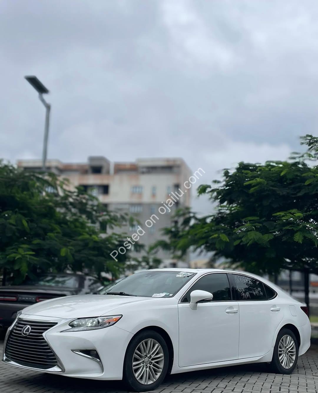2016 Lexus ES350: Freshly Imported, Accident-Free Luxury
