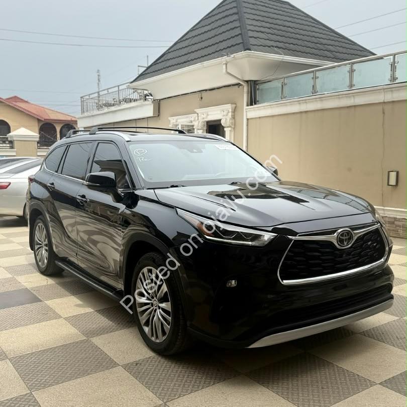 2021 Toyota Highlander Platinum AWD – Blacked-Out Luxury, Priced to Move