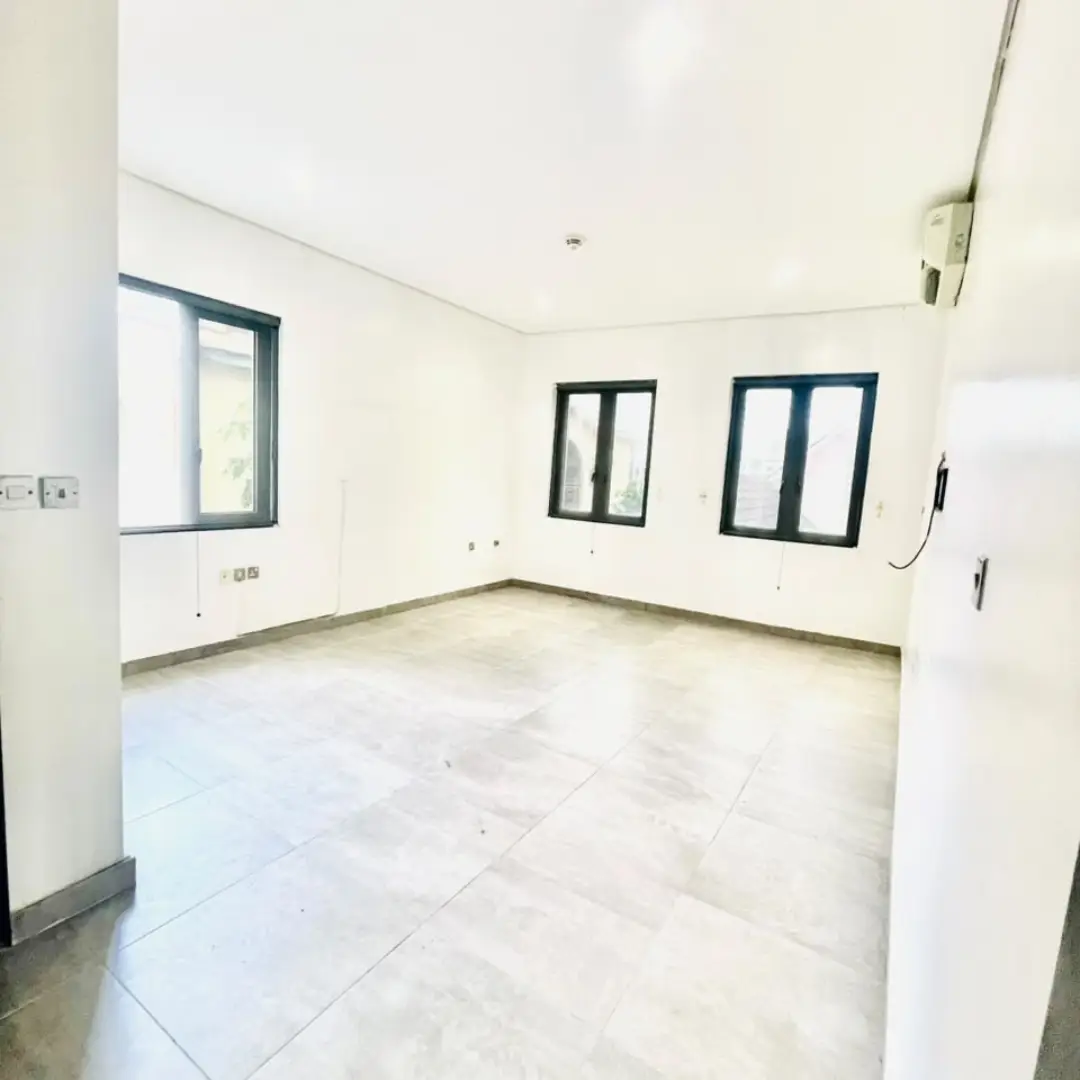 Serviced 3-Bed Ensuite + BQ in Prime Lekki Phase 1